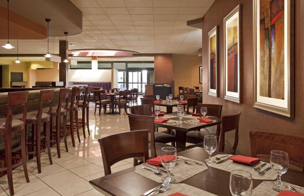 Four Points By Sheraton Milwaukee North Shore 3*