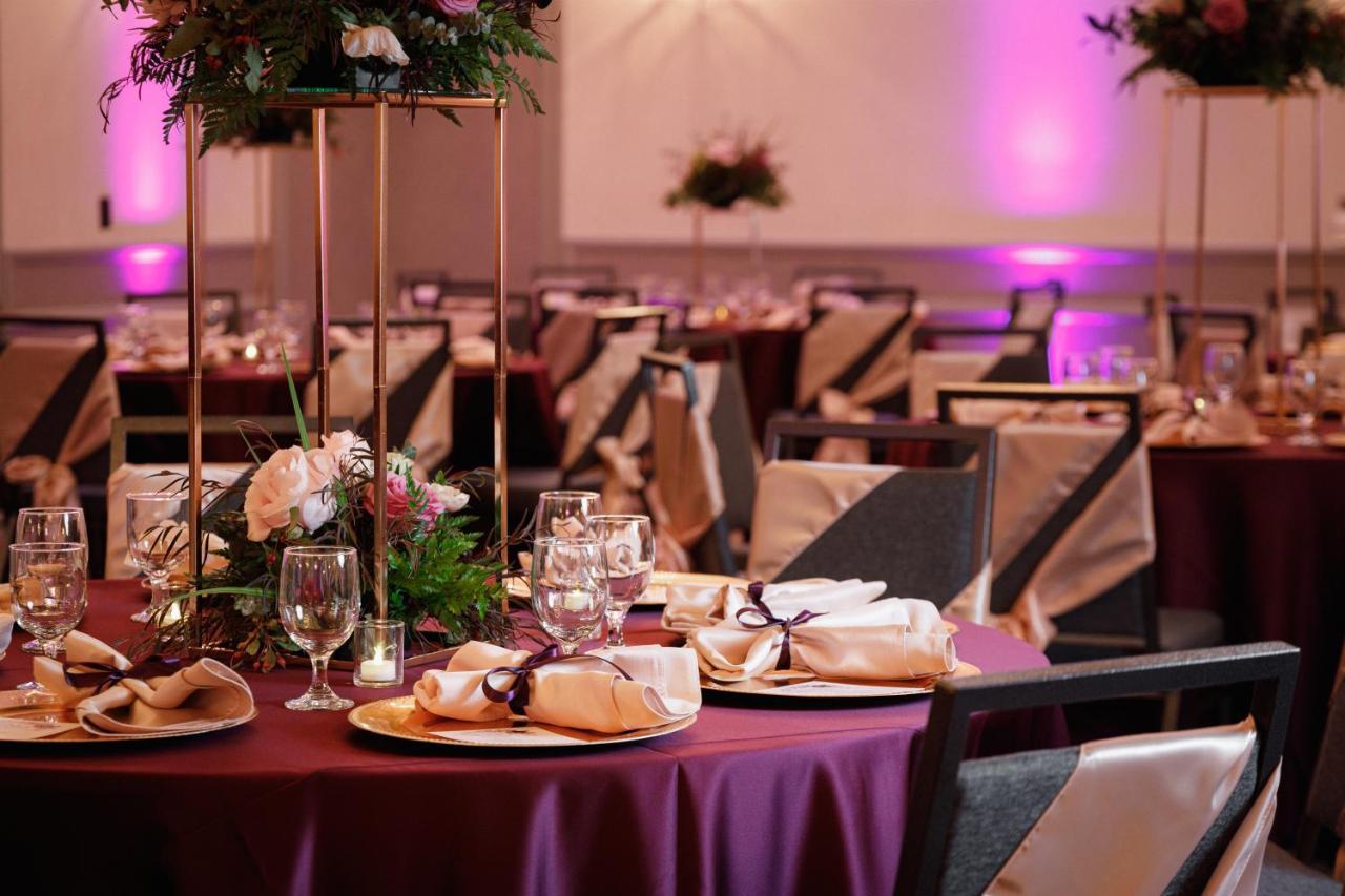 Four Points By Sheraton Milwaukee North Shore 3*