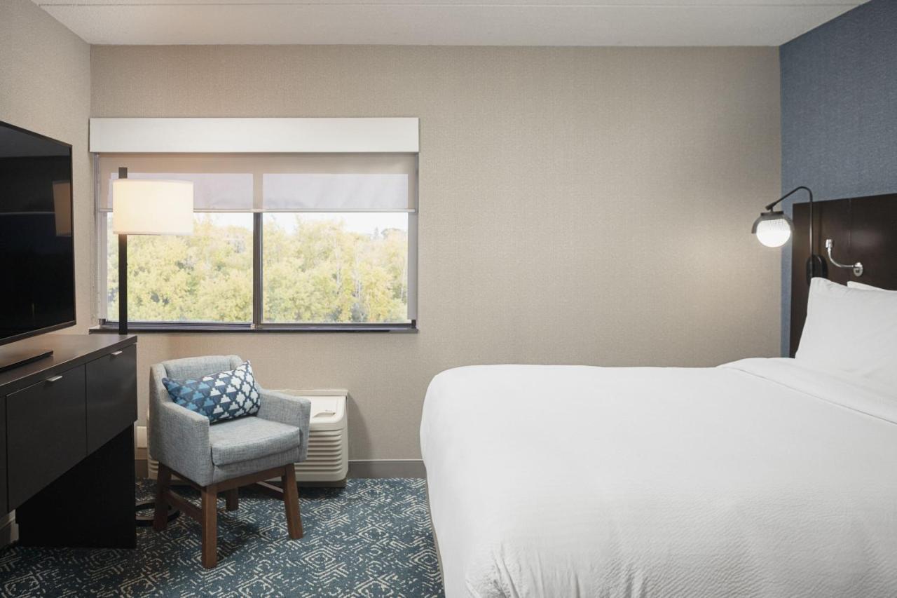 Hotel Four Points By Sheraton Milwaukee North Shore 3*