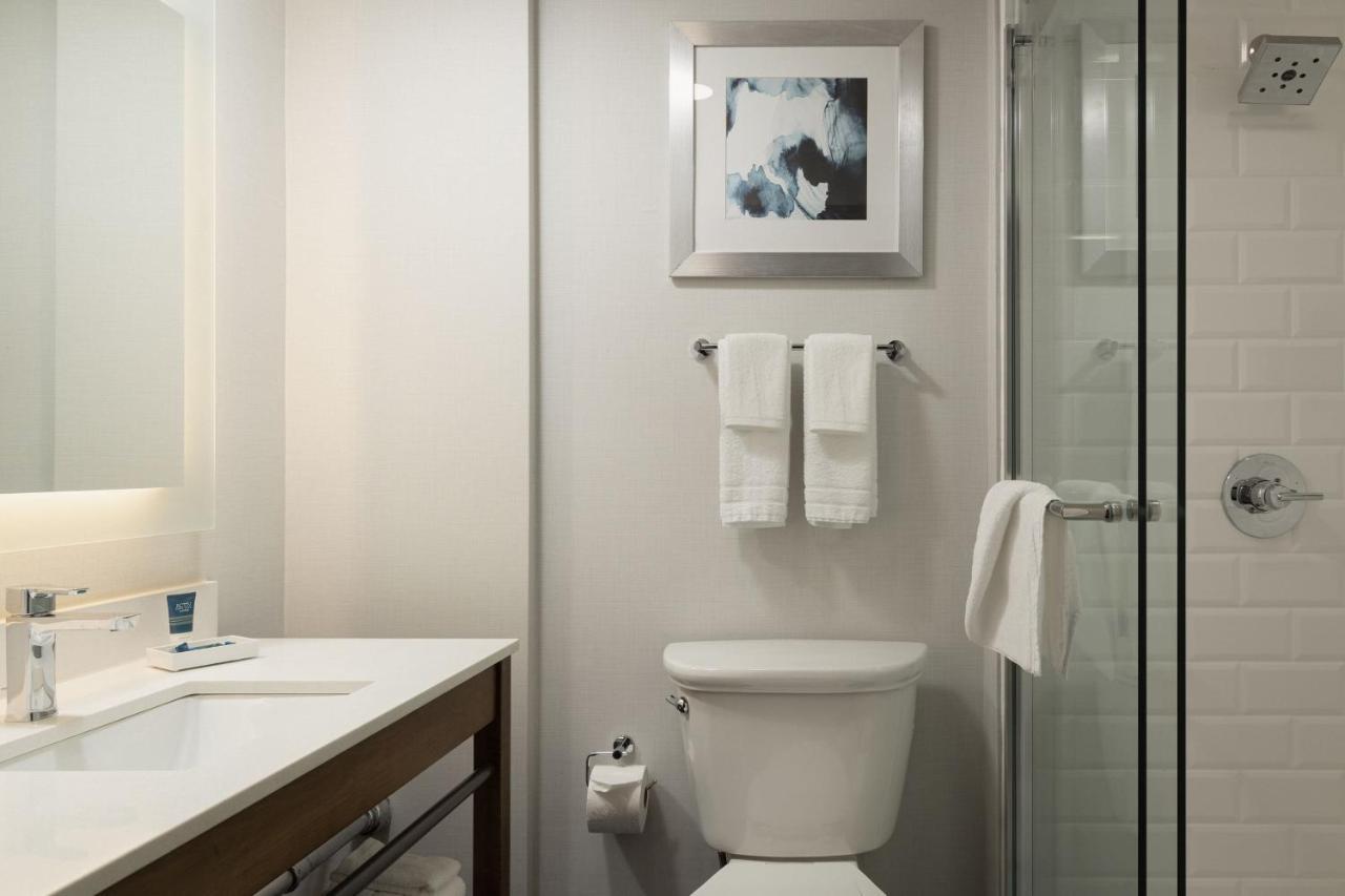 Four Points By Sheraton Milwaukee North Shore Hotel Brown Deer