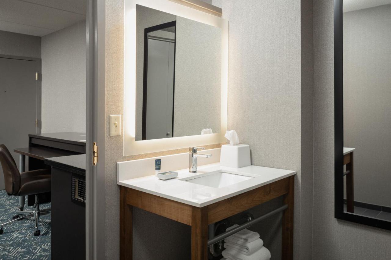 Four Points By Sheraton Milwaukee North Shore