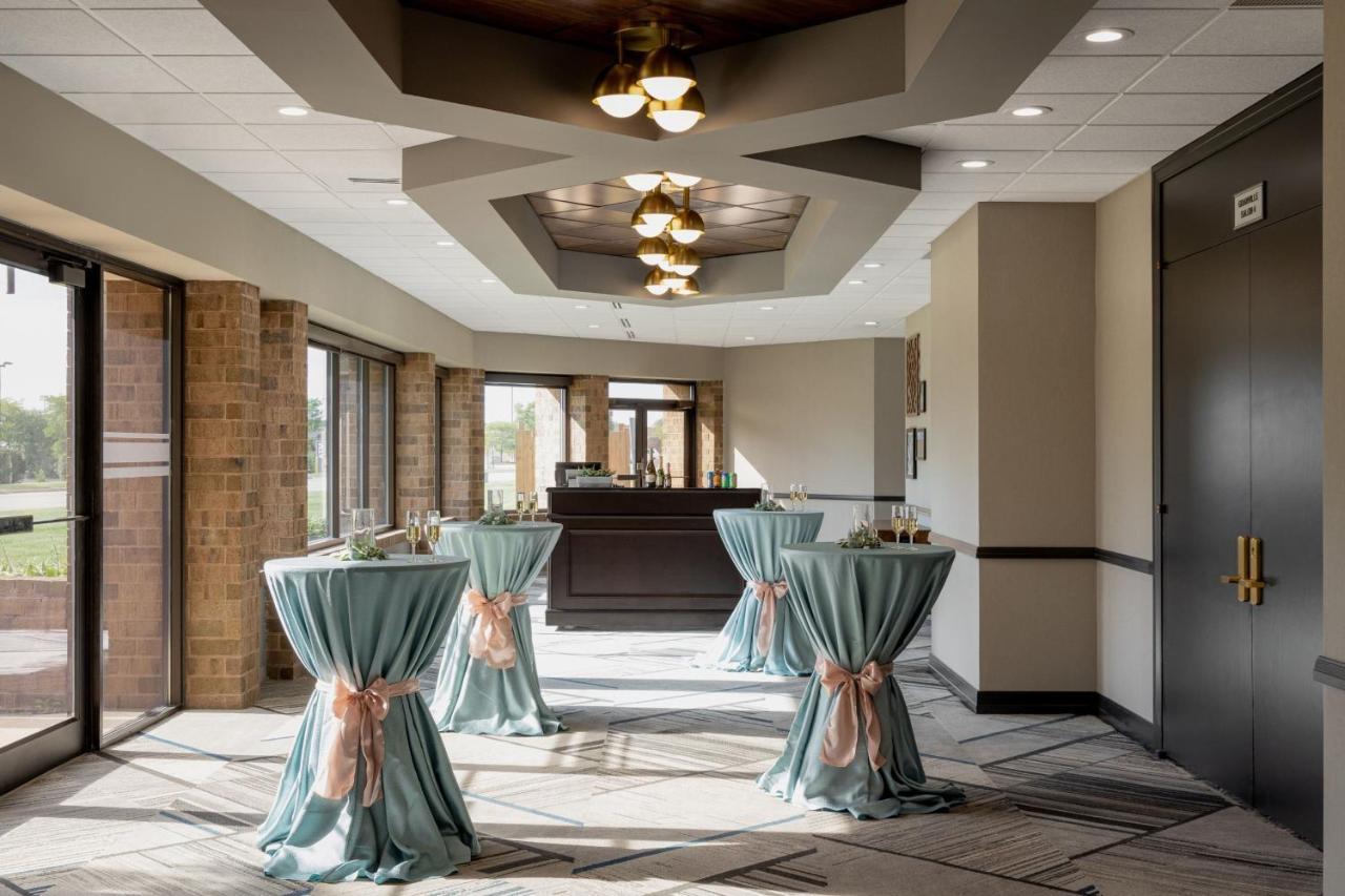 Four Points By Sheraton Milwaukee North Shore Hotel