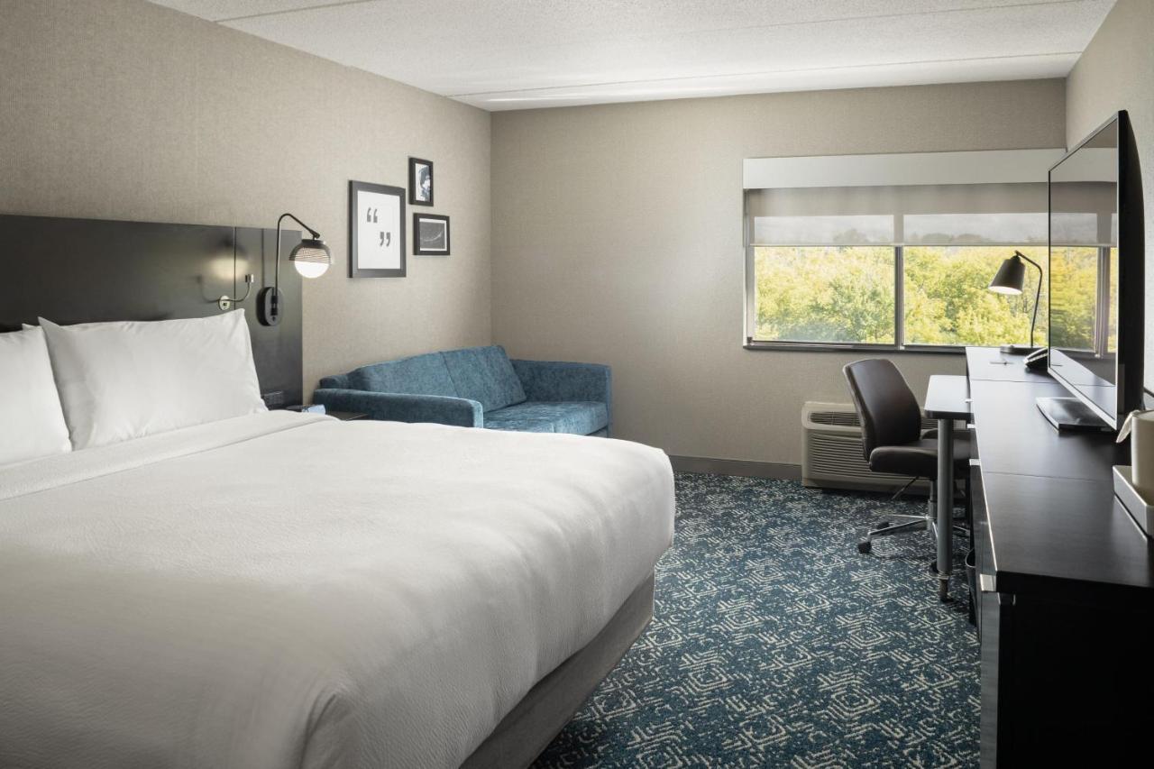 Hotel Four Points By Sheraton Milwaukee North Shore 3*