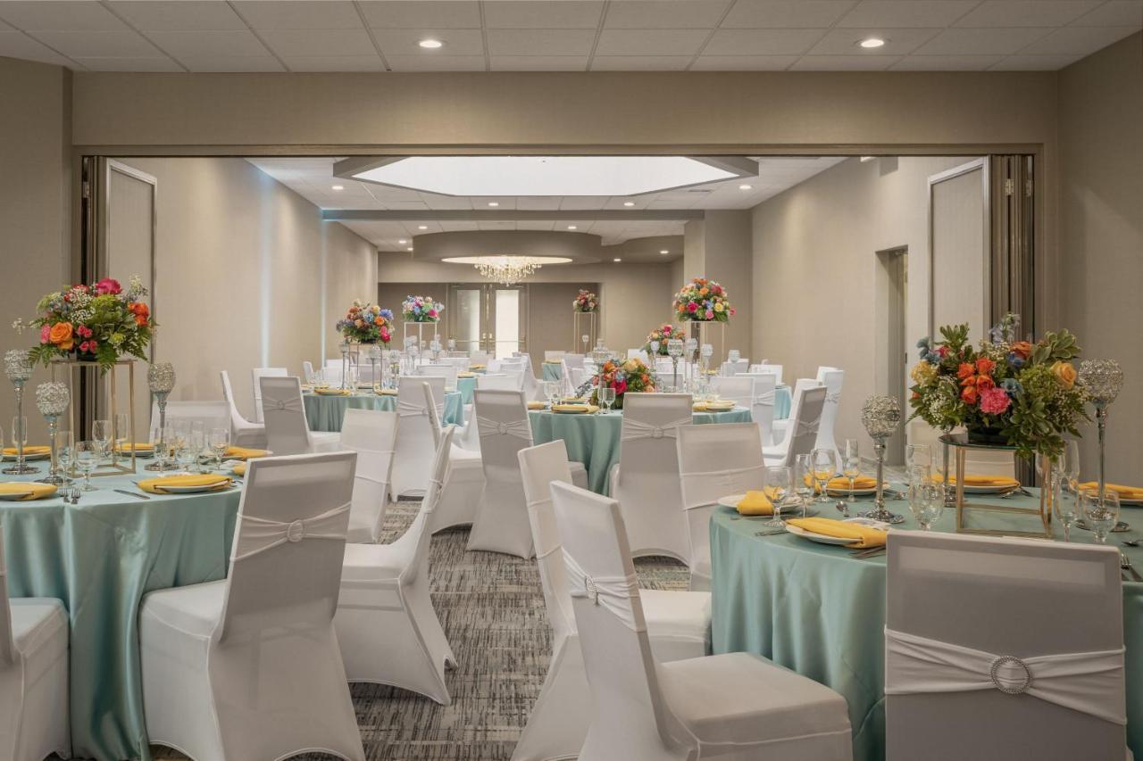 Four Points By Sheraton Milwaukee North Shore