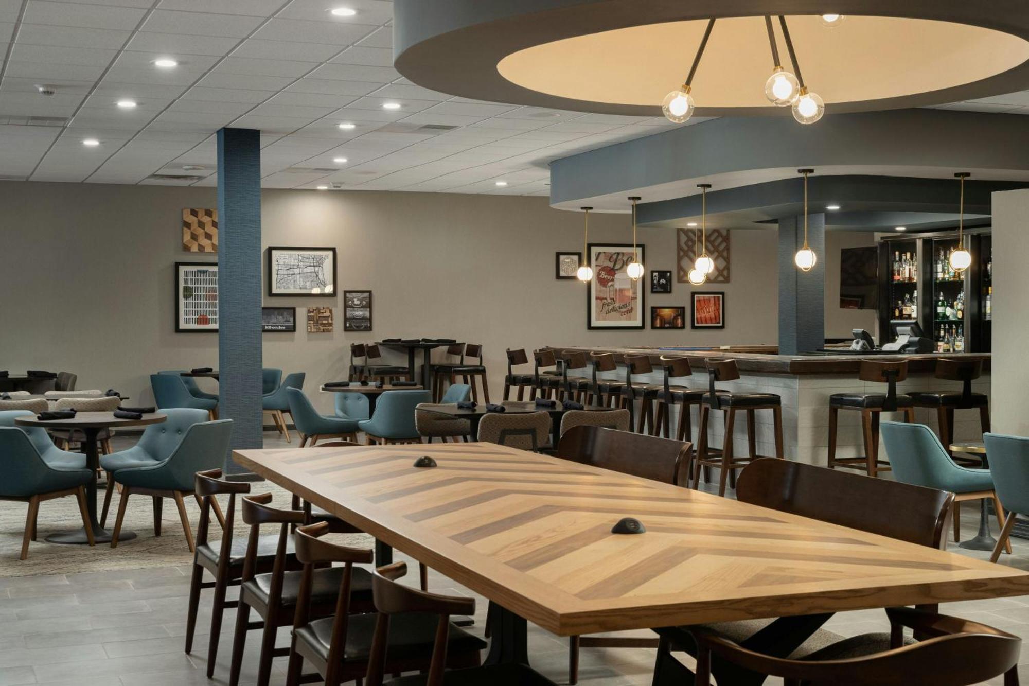 Hotel Four Points By Sheraton Milwaukee North Shore