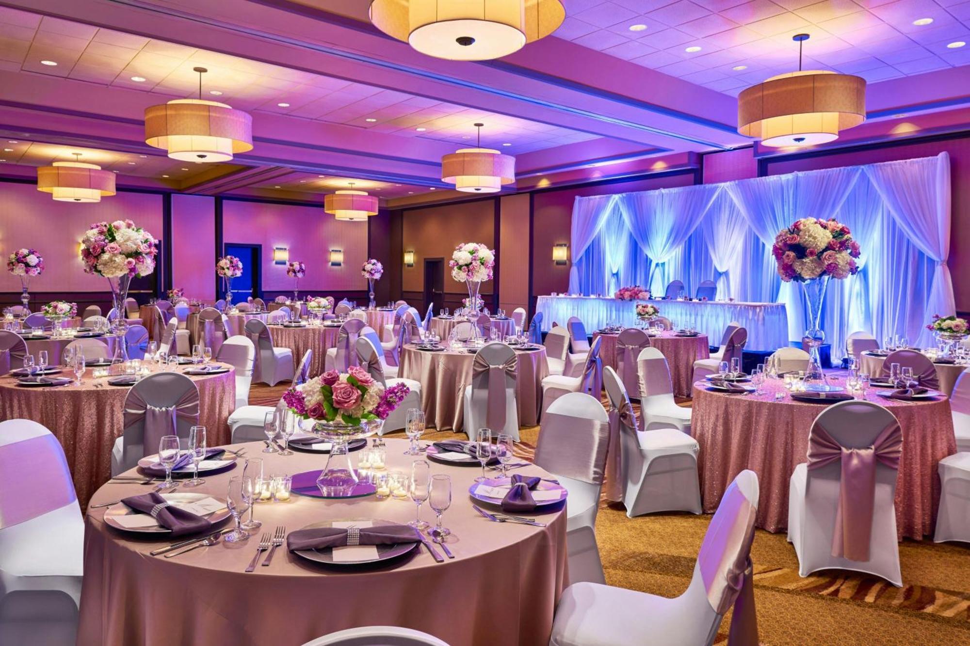 Four Points By Sheraton Milwaukee North Shore Hotel