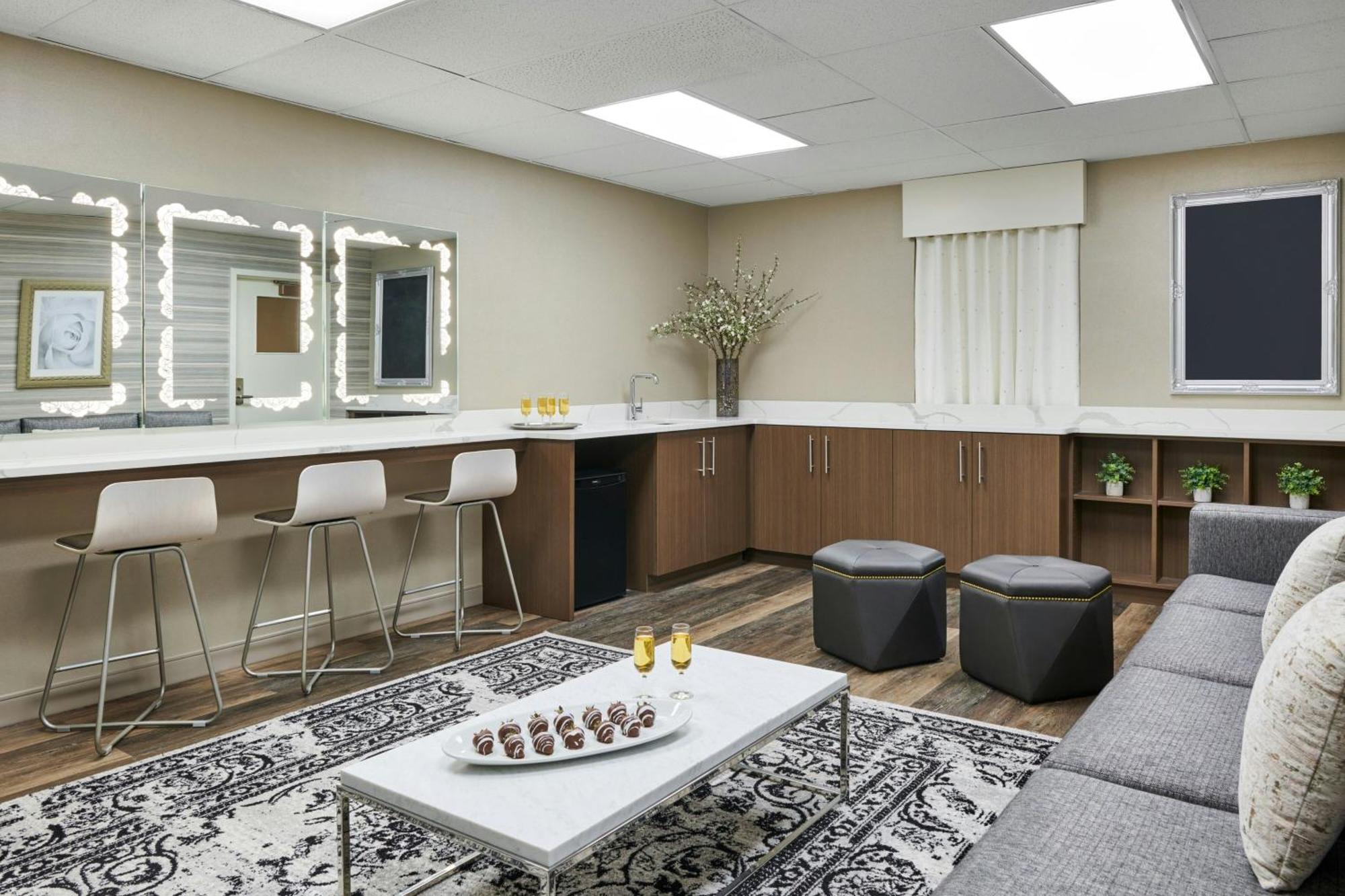 Four Points By Sheraton Milwaukee North Shore Hotel 3*