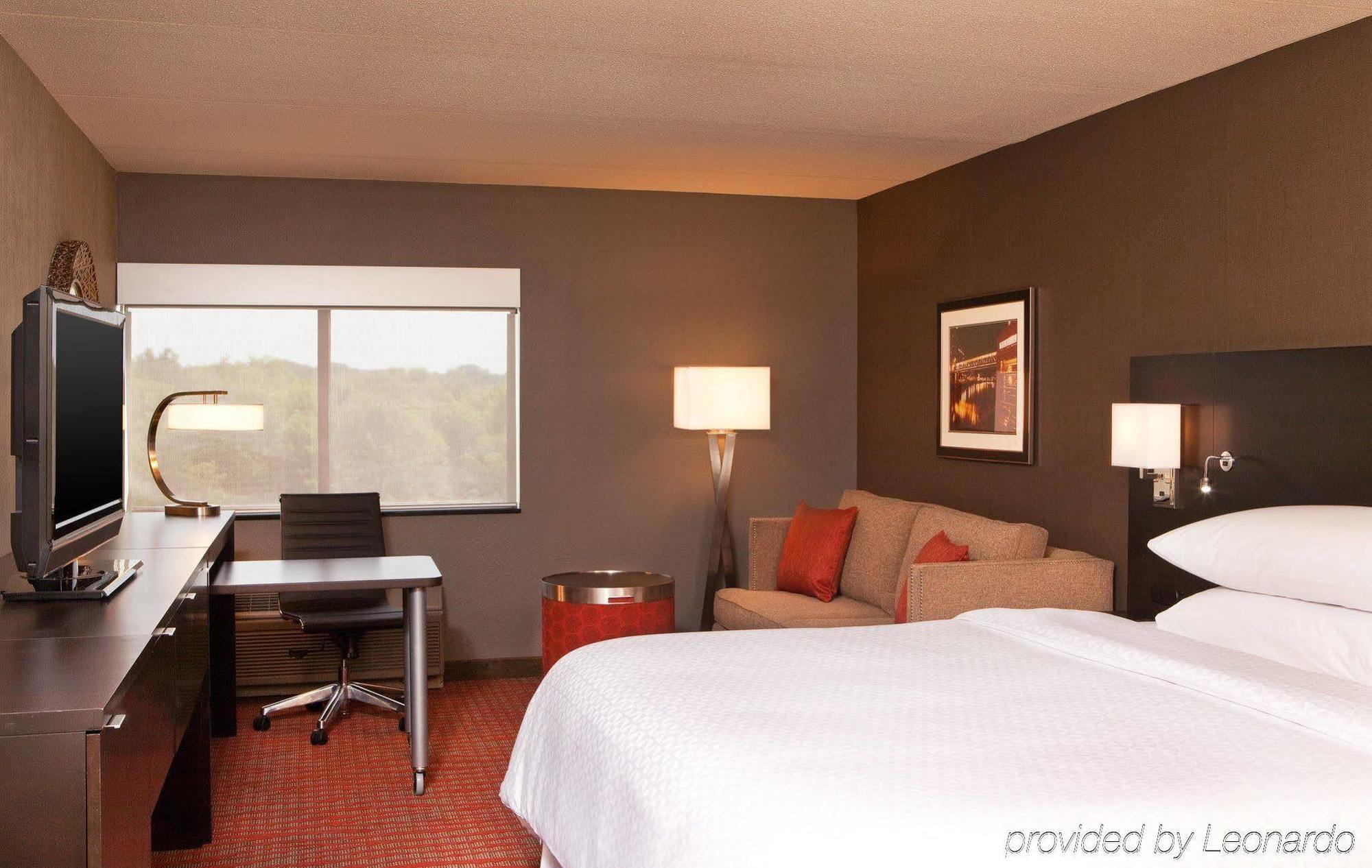 Four Points By Sheraton Milwaukee North Shore 3*