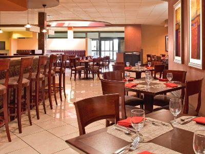 Hotel Four Points By Sheraton Milwaukee North Shore 3*