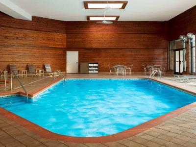 Four Points By Sheraton Milwaukee North Shore 3*