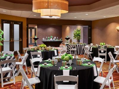 Four Points By Sheraton Milwaukee North Shore